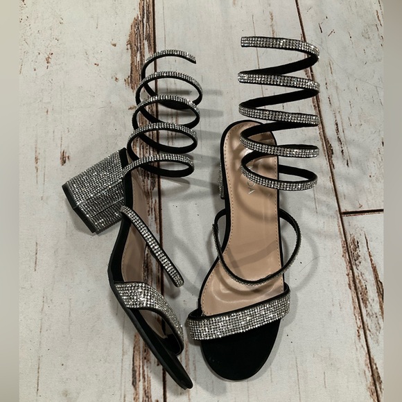 NWOT TOP MODA WRAP AROUND BLING SANDALS - Picture 1 of 9